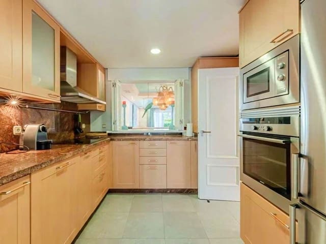 4 soveværelse Semi-Rækkehus til salg i Costalita, Estepona med swimmingpool garage - € 1.095.000 (Ref: 9610767)