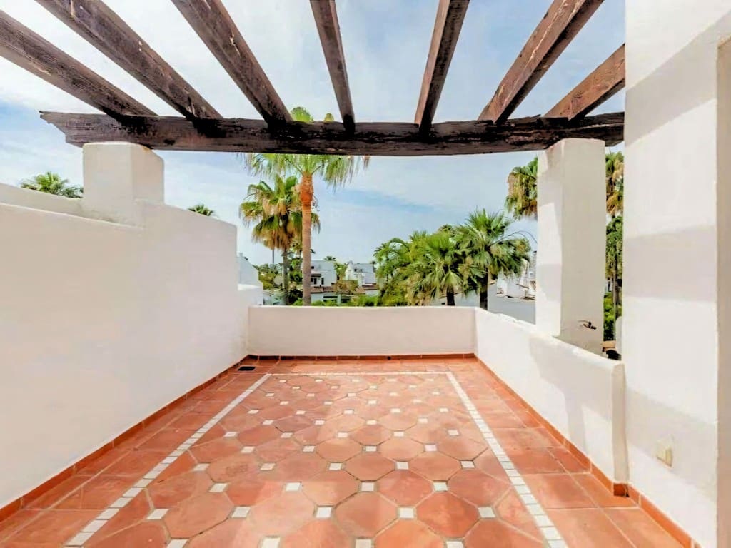 4 soveværelse Semi-Rækkehus til salg i Costalita med swimmingpool garage - € 1.095.000 (Ref: 9610767)