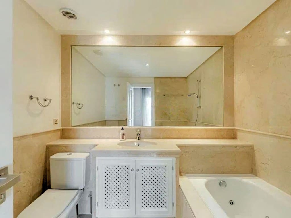 4 soveværelse Semi-Rækkehus til salg i Costalita med swimmingpool garage - € 1.095.000 (Ref: 9610767)