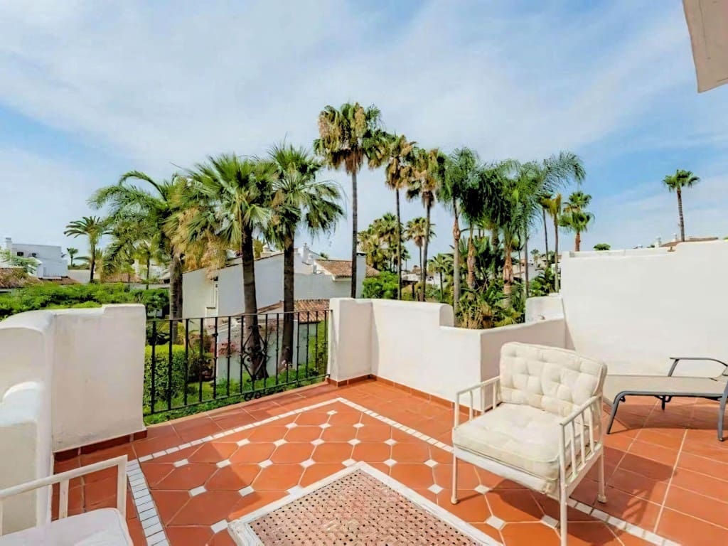 4 soveværelse Semi-Rækkehus til salg i Costalita med swimmingpool garage - € 1.095.000 (Ref: 9610767)