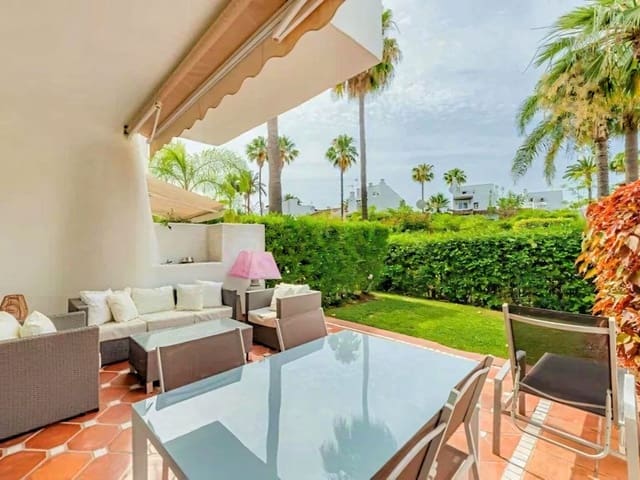 4 soveværelse Semi-Rækkehus til salg i Costalita, Estepona med swimmingpool garage - € 1.095.000 (Ref: 9610767)