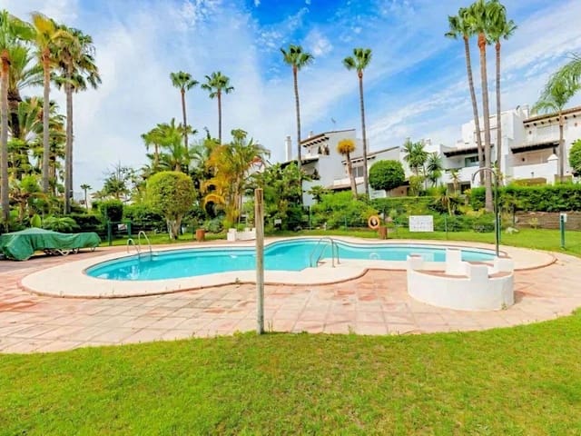 4 soveværelse Semi-Rækkehus til salg i Costalita, Estepona med swimmingpool garage - € 1.095.000 (Ref: 9610767)