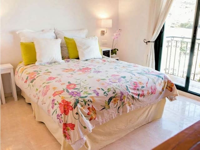 3 makuuhuone Kattohuoneisto myytävänä paikassa La Duquesa / Puerto de la Duquesa, Manilva mukana uima-altaan - 375 000 € (Ref: 9610768)