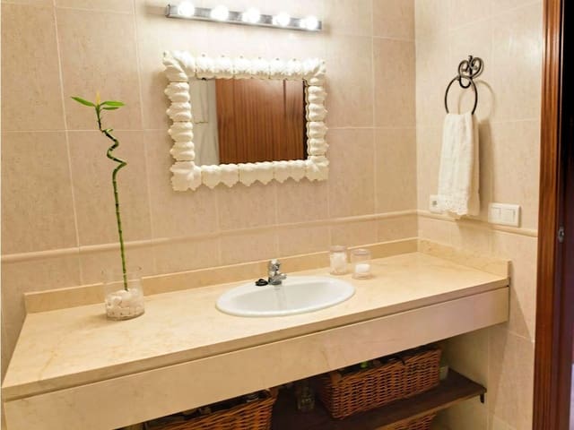 3 makuuhuone Kattohuoneisto myytävänä paikassa La Duquesa / Puerto de la Duquesa, Manilva mukana uima-altaan - 375 000 € (Ref: 9610768)