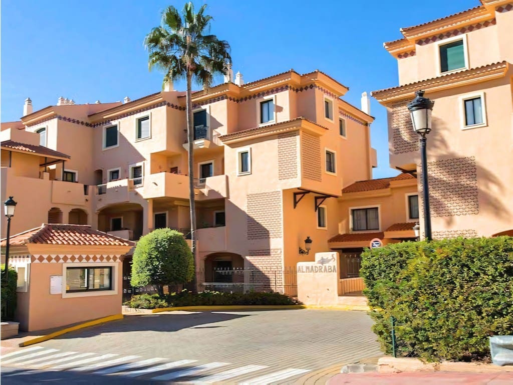 3 makuuhuone Kattohuoneisto myytävänä paikassa La Duquesa / Puerto de la Duquesa mukana uima-altaan - 375 000 € (Ref: 9610768)