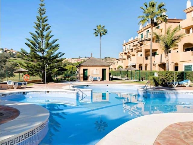 3 makuuhuone Kattohuoneisto myytävänä paikassa La Duquesa / Puerto de la Duquesa, Manilva mukana uima-altaan - 375 000 € (Ref: 9610768)