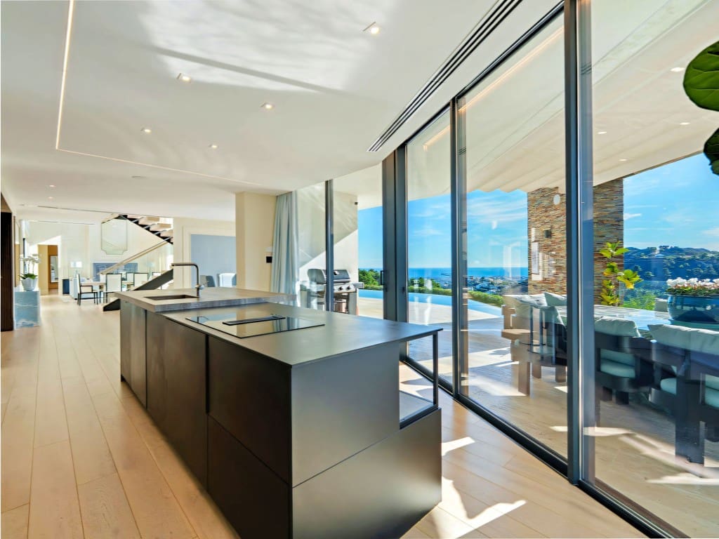 5 soverom Villa til salgs i El Madronal med svømmebasseng garasje - € 8 995 000 (Ref: 9614645)