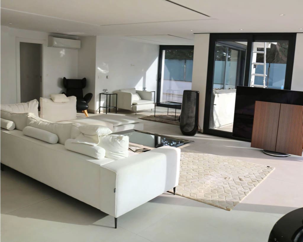 4 bedroom Villa for sale in Nueva Andalucia with pool garage - € 2,790,000 (Ref: 9614646)