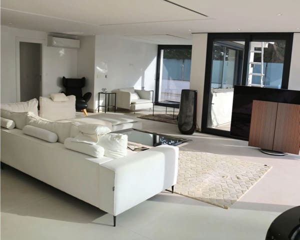 4 bedroom Villa for sale in Nueva Andalucia, Marbella with pool garage - € 2,790,000 (Ref: 9614646)