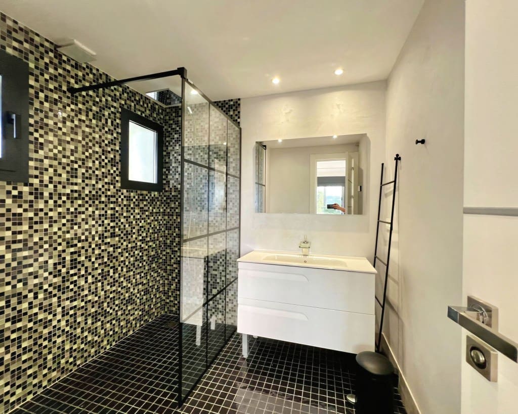 4 bedroom Villa for sale in Nueva Andalucia with pool garage - € 2,790,000 (Ref: 9614646)