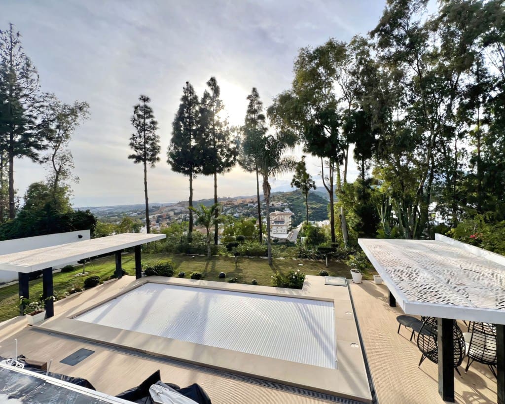 4 bedroom Villa for sale in Nueva Andalucia with pool garage - € 2,790,000 (Ref: 9614646)