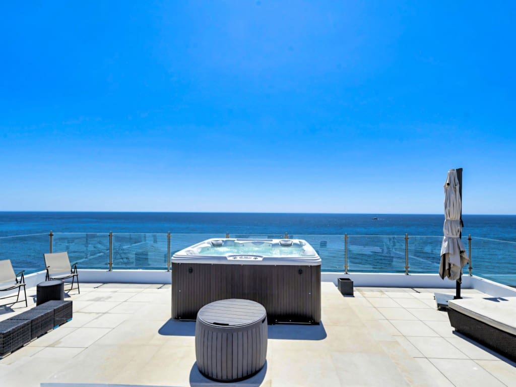 2 bedroom Penthouse for sale in Estepona - € 1,550,000 (Ref: 9618877)