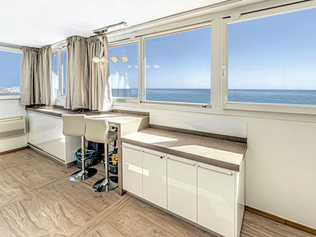 2 bedroom Penthouse for sale in Estepona - € 1,550,000 (Ref: 9618877)