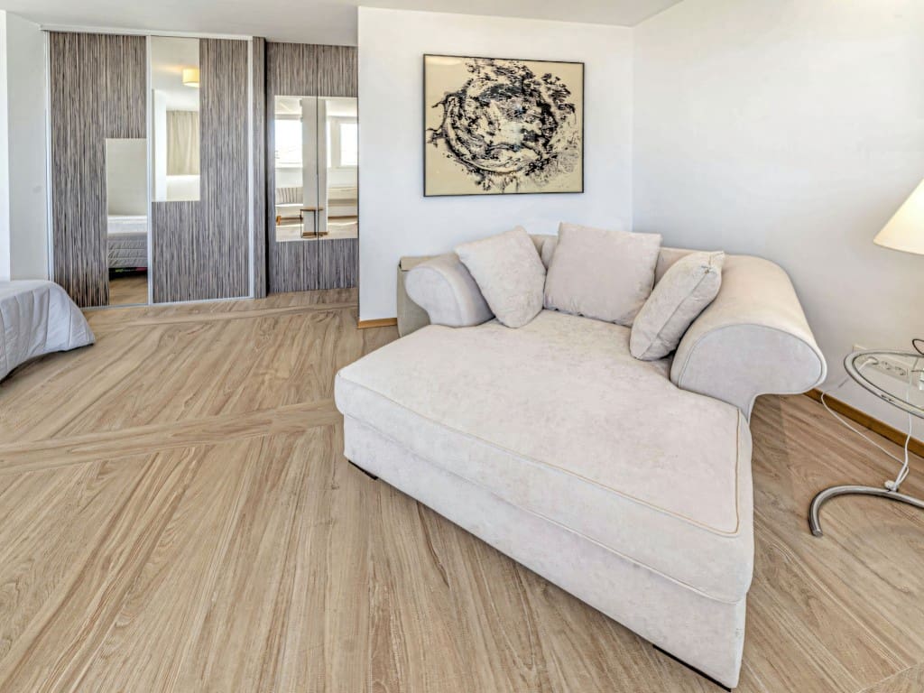 2 bedroom Penthouse for sale in Estepona - € 1,550,000 (Ref: 9618877)