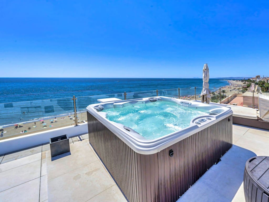 2 bedroom Penthouse for sale in Estepona - € 1,550,000 (Ref: 9618877)