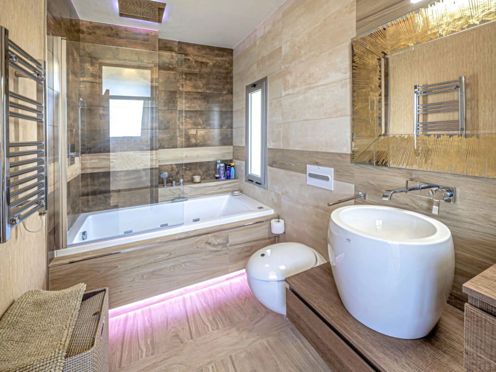 2 bedroom Penthouse for sale in Estepona - € 1,550,000 (Ref: 9618877)