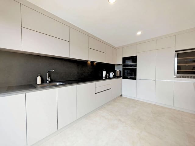 2 sovrum Lägenhet till salu i Los Monteros, Marbella med pool - 425 000 € (Ref: 9618878)