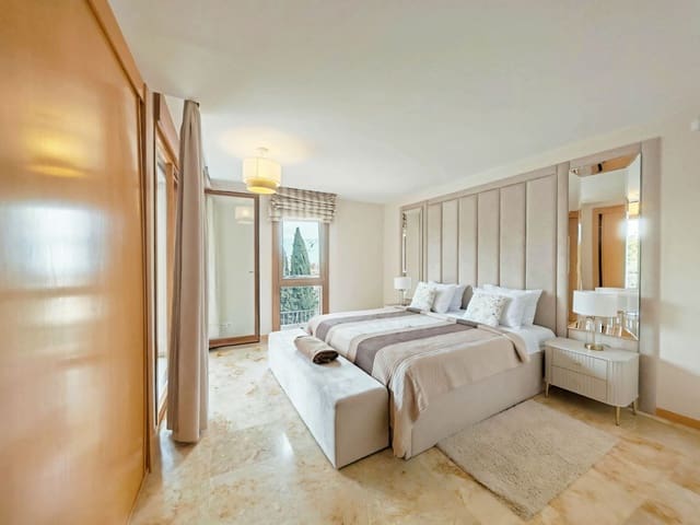 2 sovrum Lägenhet till salu i Los Monteros, Marbella med pool - 425 000 € (Ref: 9618878)