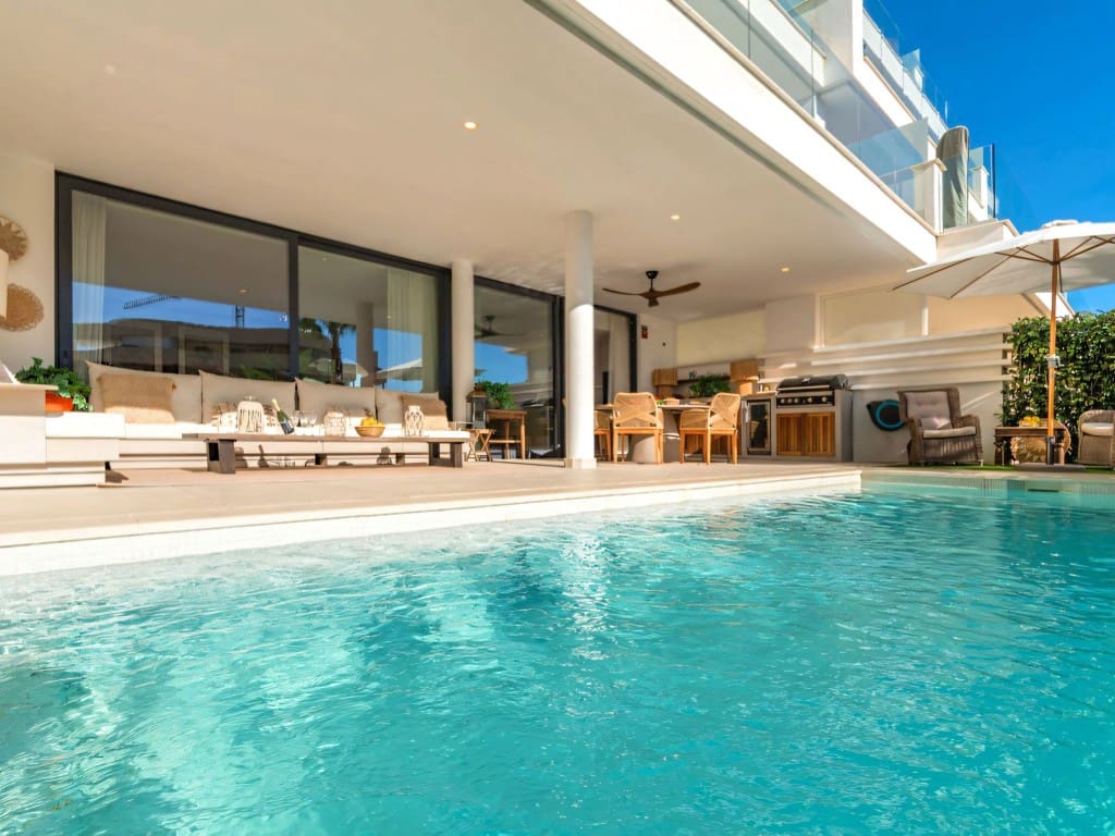 3 bedroom Apartment for sale in Fuengirola with pool garage - € 940,000 (Ref: 9625185)