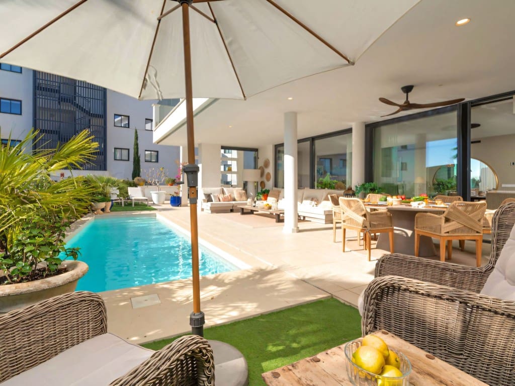 3 bedroom Apartment for sale in Fuengirola with pool garage - € 940,000 (Ref: 9625185)