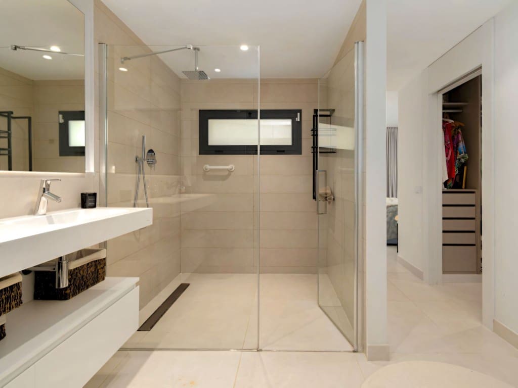 3 bedroom Apartment for sale in Fuengirola with pool garage - € 940,000 (Ref: 9625185)