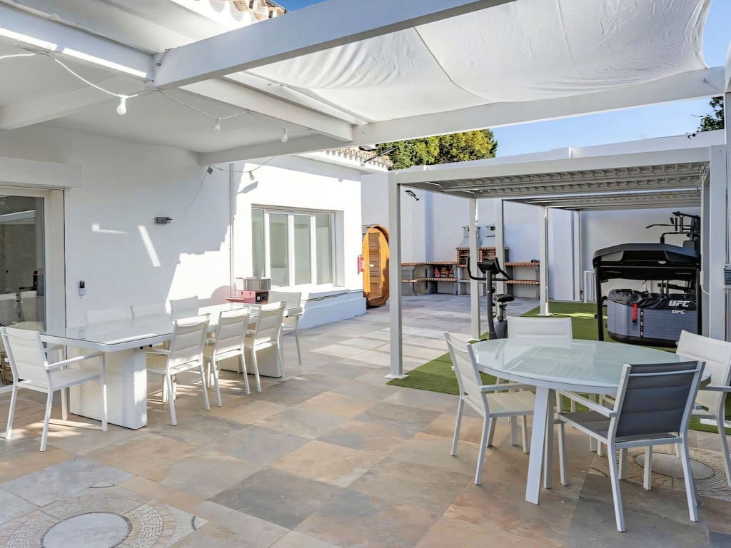 6 bedroom Villa for sale in Benalmadena with pool garage - € 1,595,000 (Ref: 9625186)
