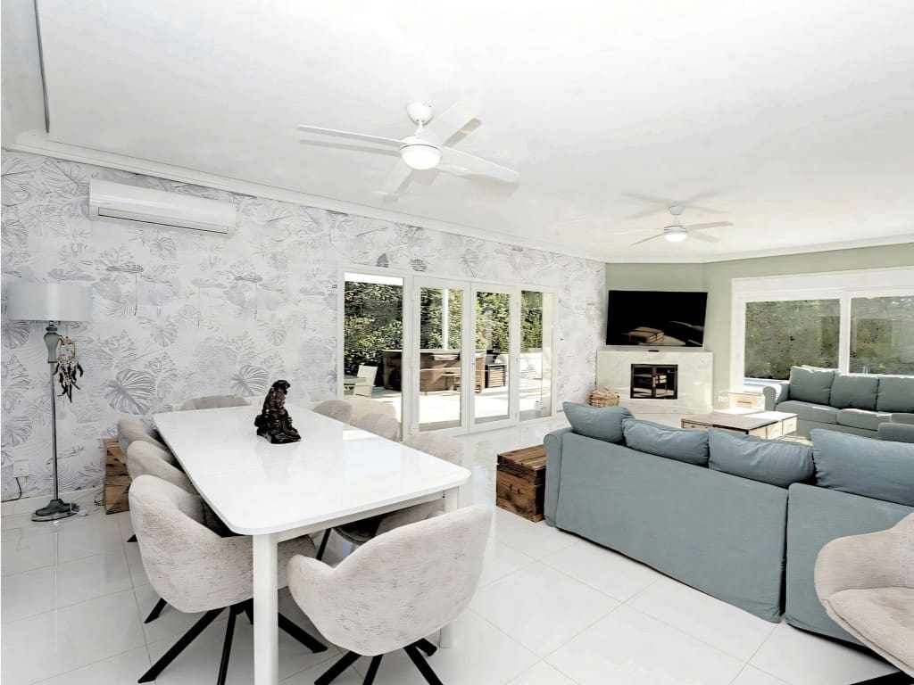 6 bedroom Villa for sale in Benalmadena with pool garage - € 1,595,000 (Ref: 9625186)