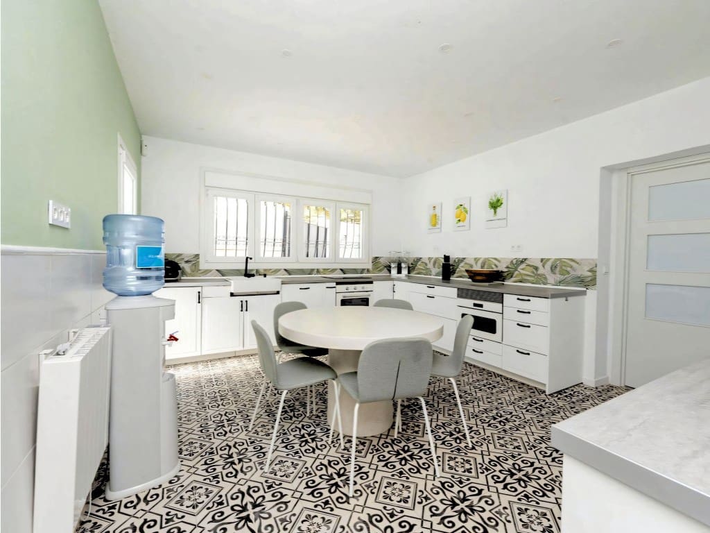 6 bedroom Villa for sale in Benalmadena with pool garage - € 1,595,000 (Ref: 9625186)