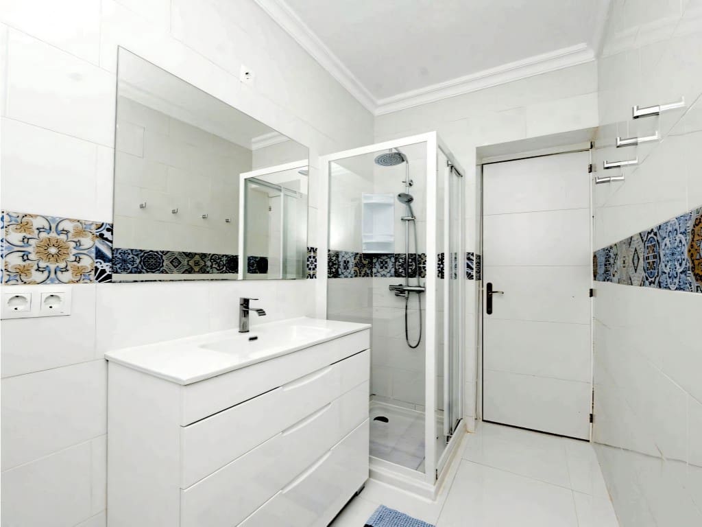 6 bedroom Villa for sale in Benalmadena with pool garage - € 1,595,000 (Ref: 9625186)