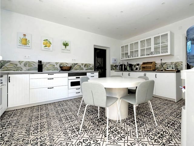 6 bedroom Villa for sale in Solymar, Benalmádena with pool garage - € 1,595,000 (Ref: 9625186)