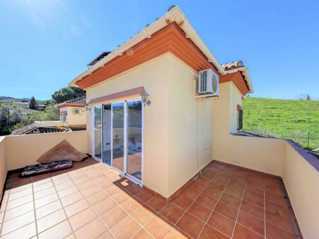 3 soveværelse Villa til salg i Coin med swimmingpool - € 520.000 (Ref: 9625187)