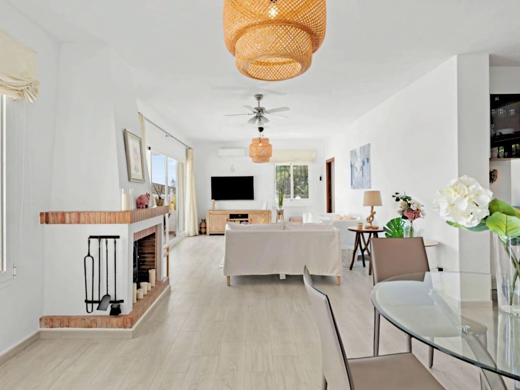 5 makuuhuone Huvila myytävänä paikassa Torrenueva mukana uima-altaan 
autotalli - 1 100 000 € (Ref: 9633735)