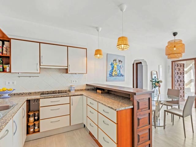 5 makuuhuone Huvila myytävänä paikassa Torrenueva, Mijas mukana uima-altaan 
autotalli - 1 100 000 € (Ref: 9633735)