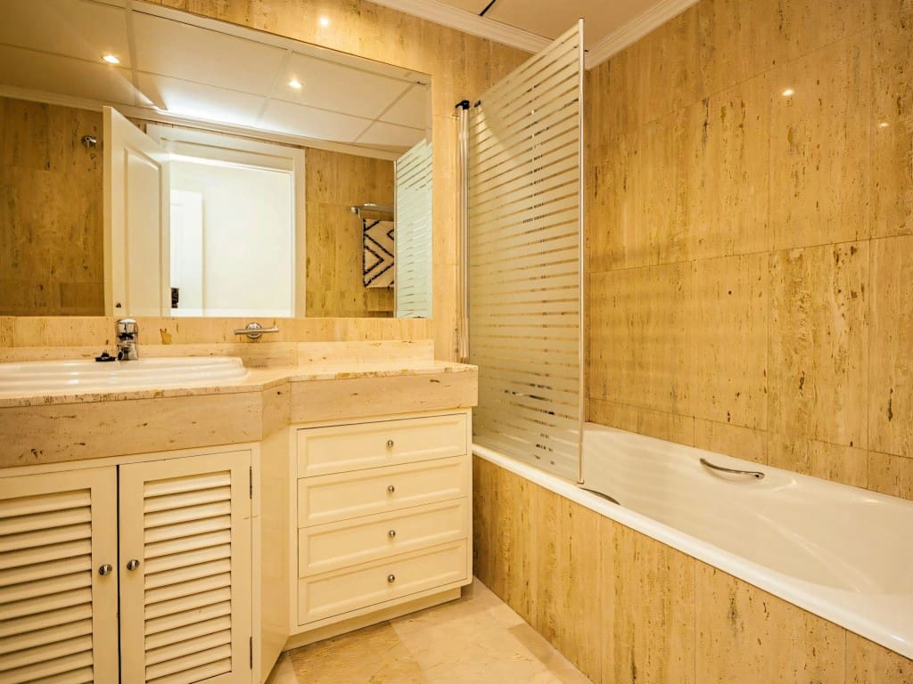 2 quarto Apartamento para venda em Elviria com piscina - 385 000 € (Ref: 9633736)