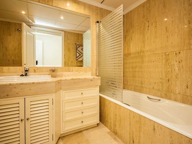 2 quarto Apartamento para venda em Elviria, Marbella com piscina - 385 000 € (Ref: 9633736)