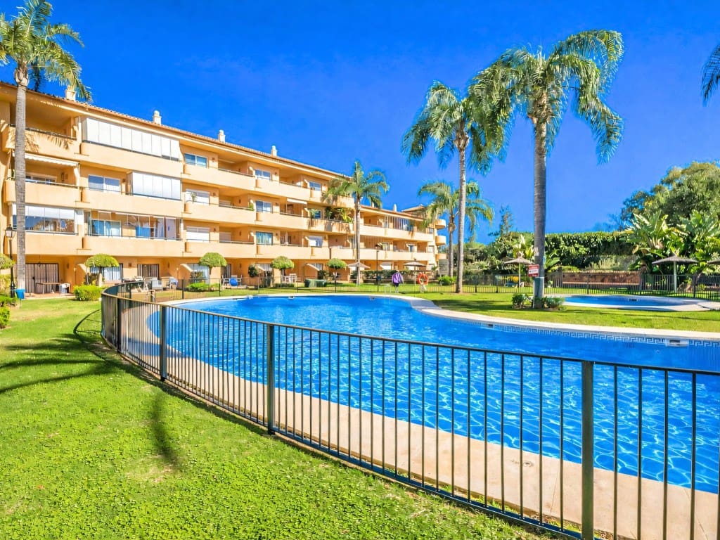 2 quarto Apartamento para venda em Elviria com piscina - 385 000 € (Ref: 9633736)