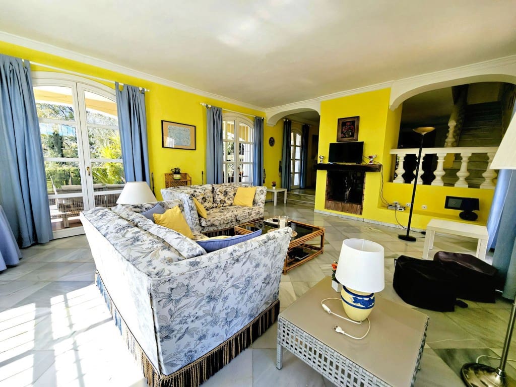 5 sovrum Villa till salu i Benahavis med pool garage - 1 475 000 € (Ref: 9636298)