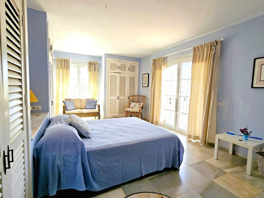 5 sovrum Villa till salu i Benahavis med pool garage - 1 475 000 € (Ref: 9636298)