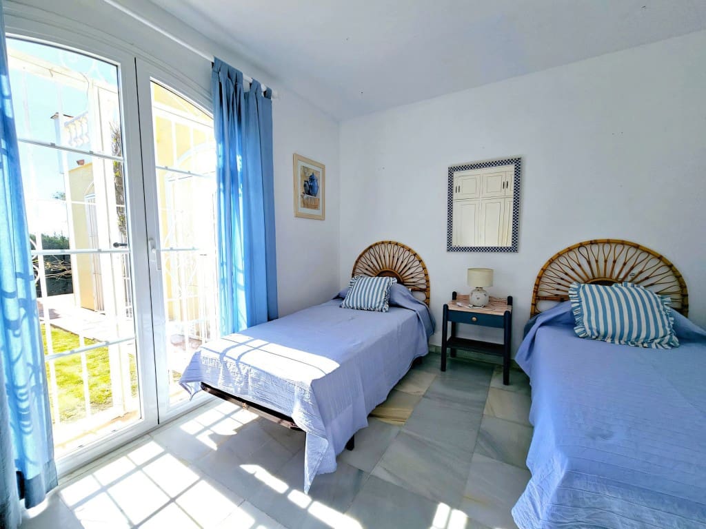 5 sovrum Villa till salu i Benahavis med pool garage - 1 475 000 € (Ref: 9636298)