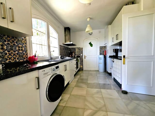 5 sovrum Villa till salu i Benahavís med pool garage - 1 475 000 € (Ref: 9636298)