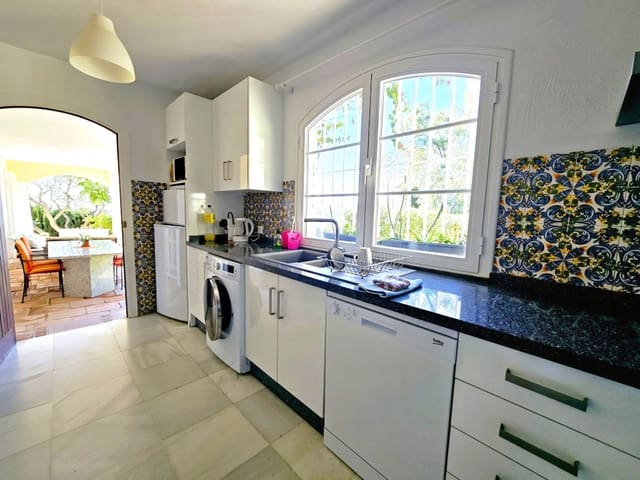 5 sovrum Villa till salu i Benahavís med pool garage - 1 475 000 € (Ref: 9636298)