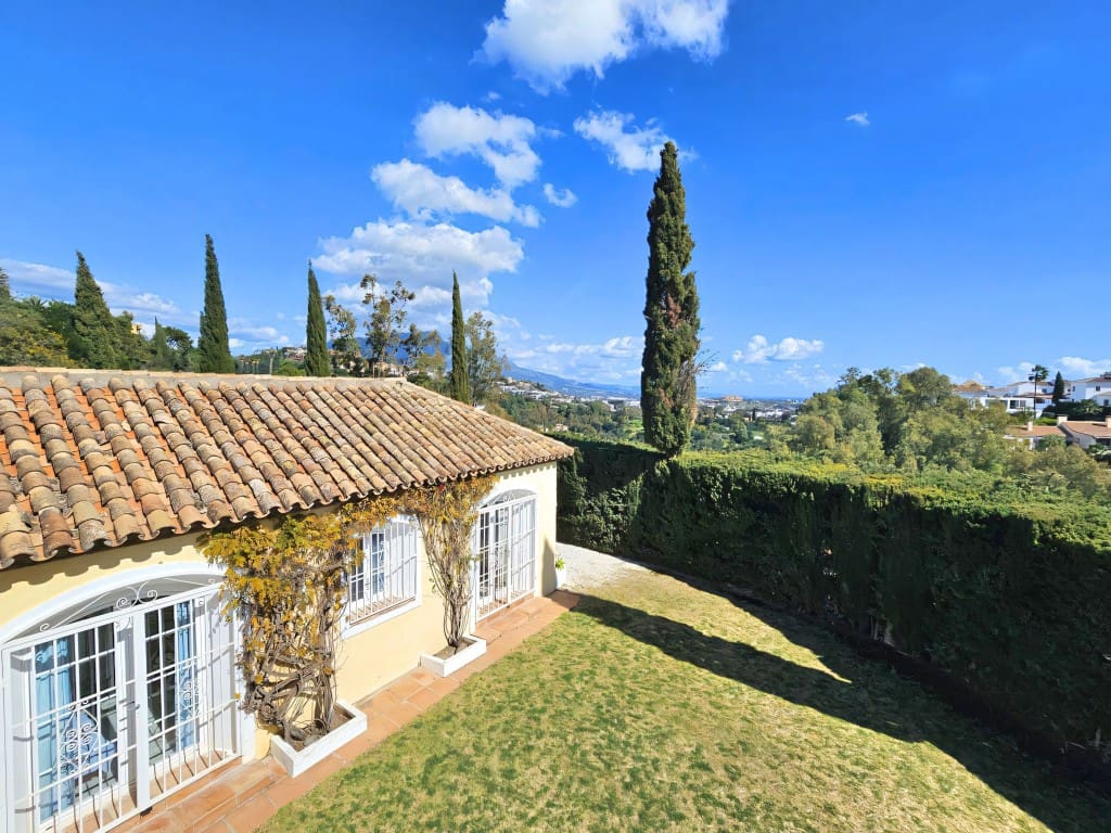 5 sovrum Villa till salu i Benahavis med pool garage - 1 475 000 € (Ref: 9636298)