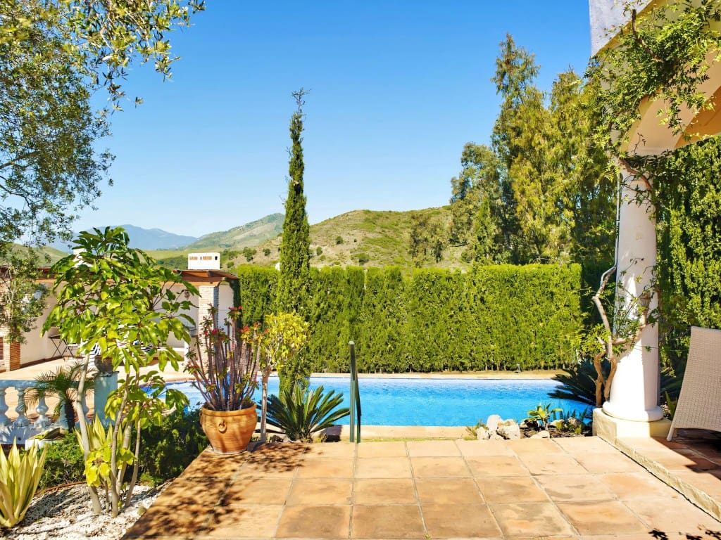 5 sovrum Villa till salu i Benahavis med pool garage - 1 475 000 € (Ref: 9636298)