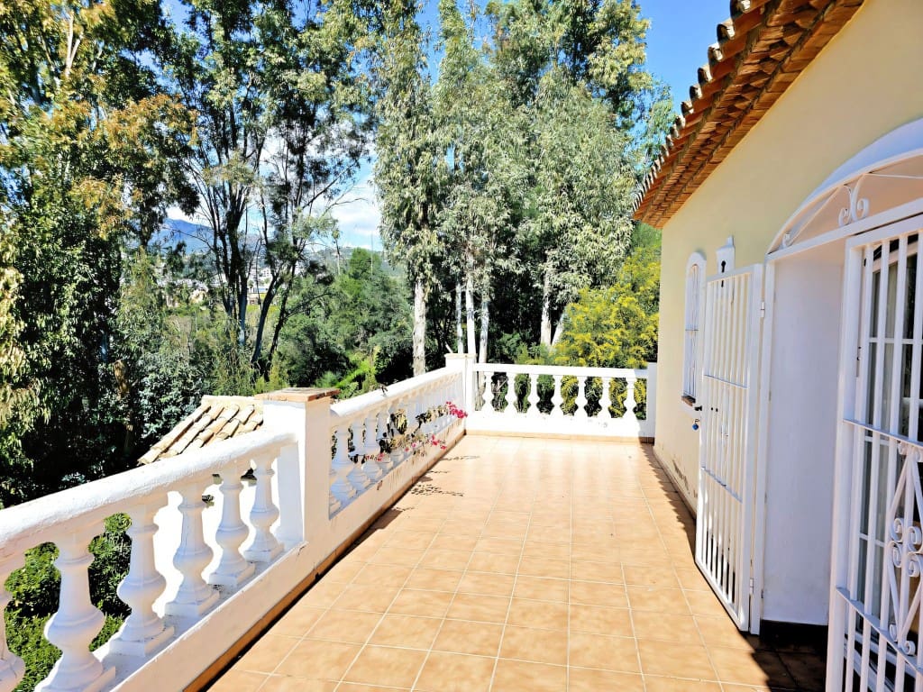 5 sovrum Villa till salu i Benahavis med pool garage - 1 475 000 € (Ref: 9636298)