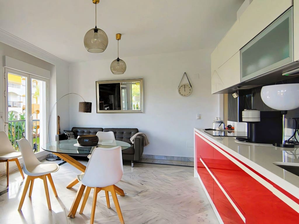 4 sovrum Lägenhet till salu i Nueva Andalucia med pool - 515 000 € (Ref: 9638959)