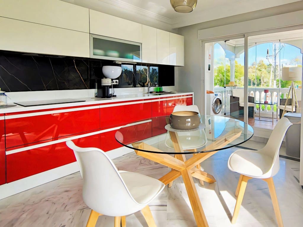 4 sovrum Lägenhet till salu i Nueva Andalucia med pool - 515 000 € (Ref: 9638959)