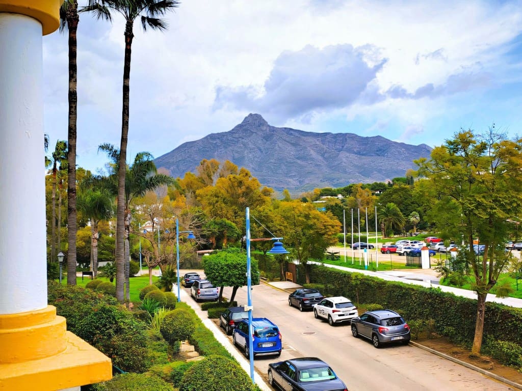 4 sovrum Lägenhet till salu i Nueva Andalucia med pool - 515 000 € (Ref: 9638959)