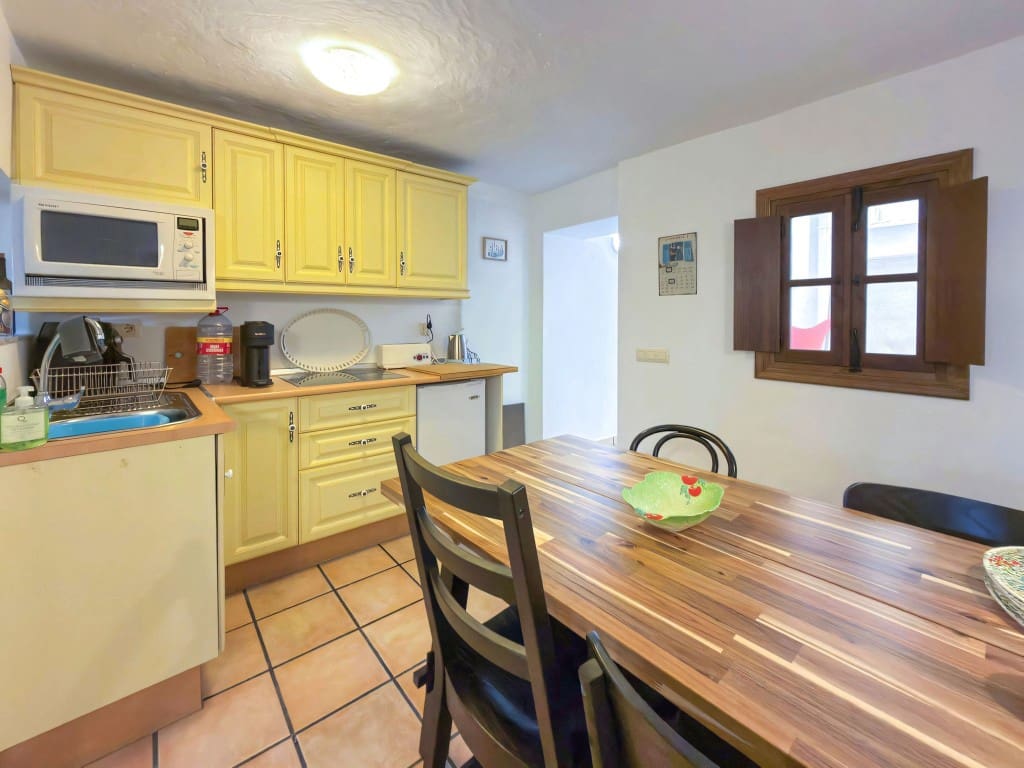 Casa de 2 habitaciones en Yunquera en venta - 85.000 € (Ref: 9643698)