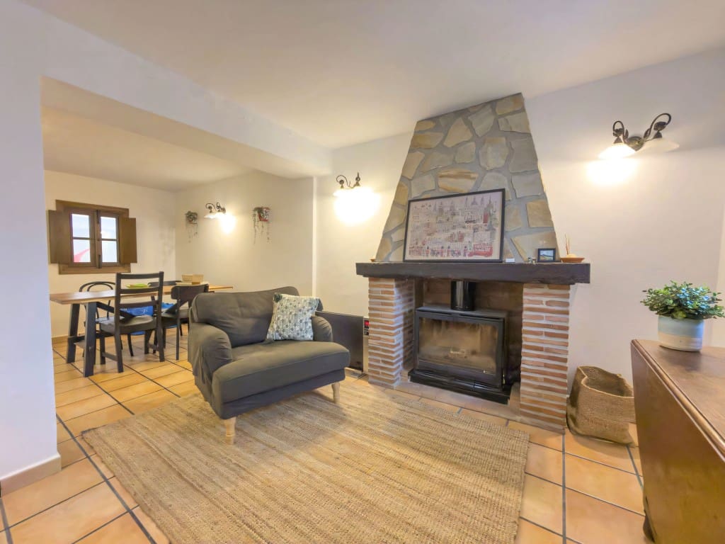 Casa de 2 habitaciones en Yunquera en venta - 85.000 € (Ref: 9643698)