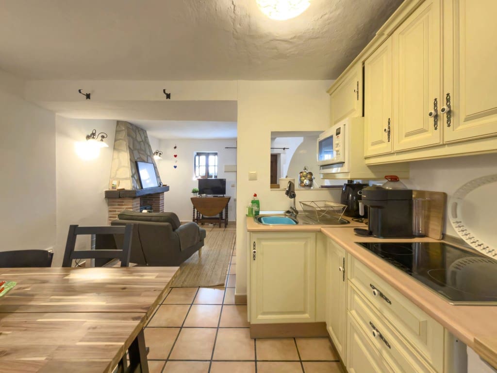 Casa de 2 habitaciones en Yunquera en venta - 85.000 € (Ref: 9643698)